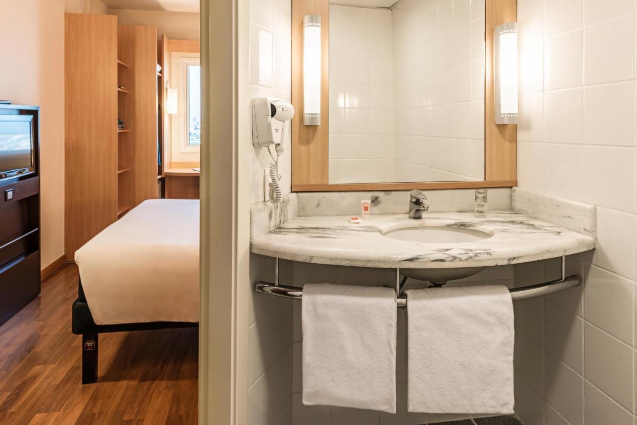 Quarto com 2 Camas de Solteiro
