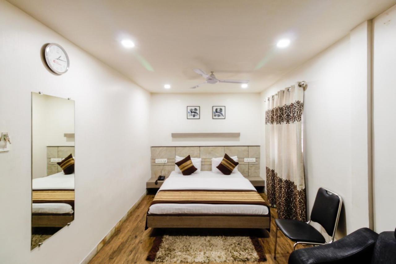 Deluxe Double Room,932396893:JPEG
