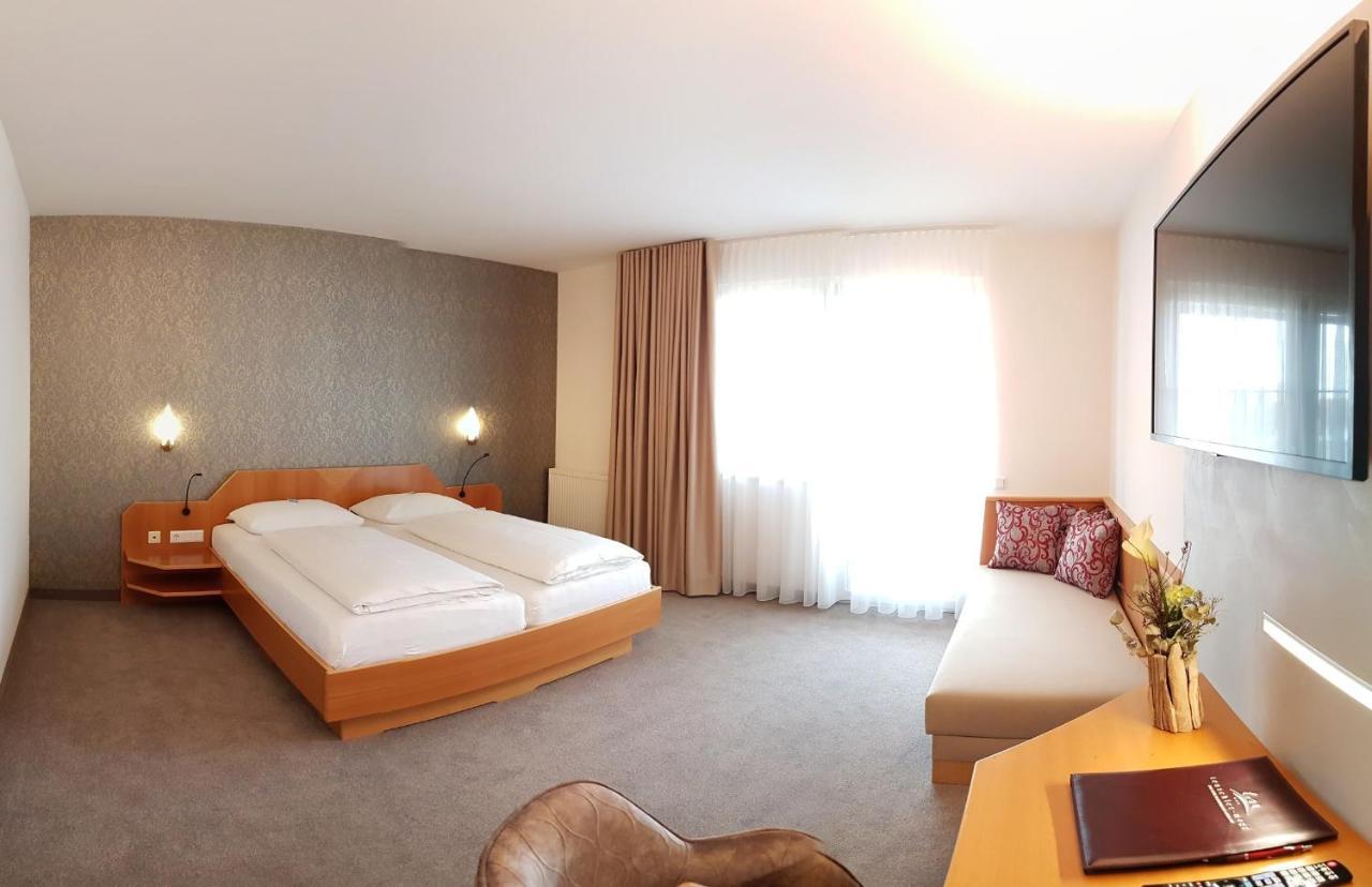 Doppelzimmer mit Balkon