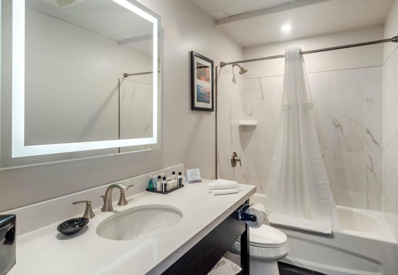 One-Bedroom King Suite - Non-Smoking