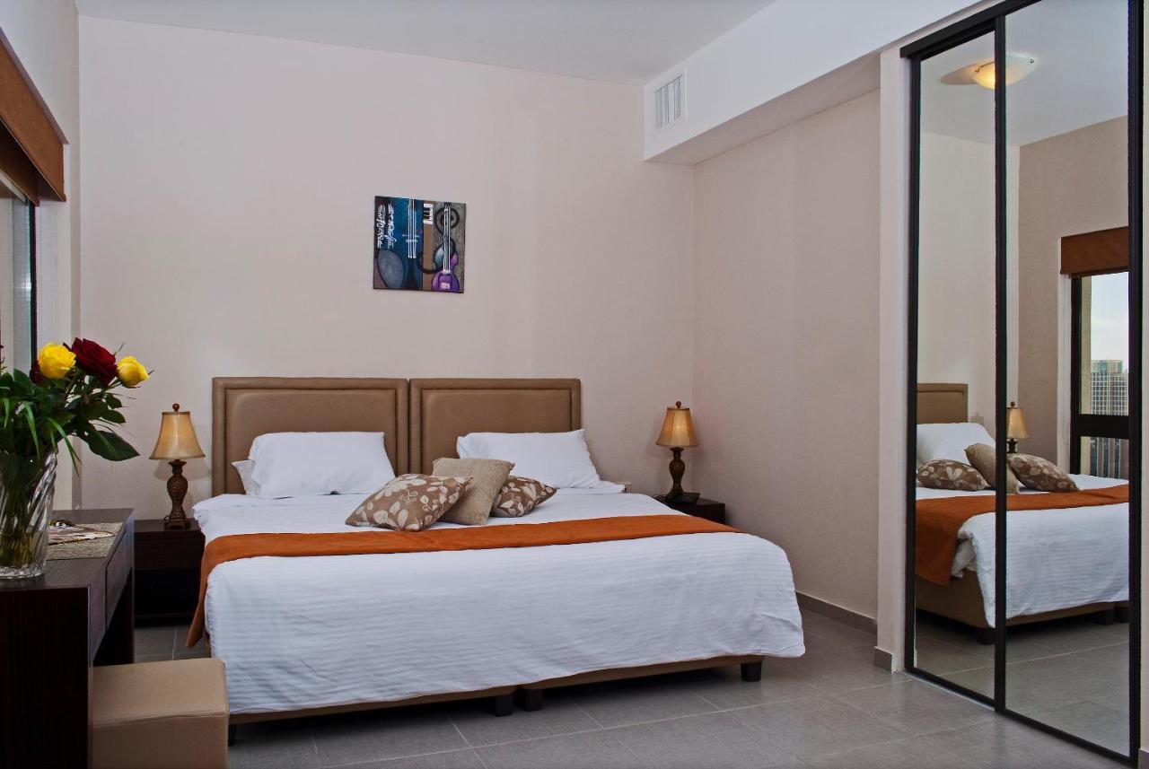 Suíte com Cama King-size e Sofá-cama