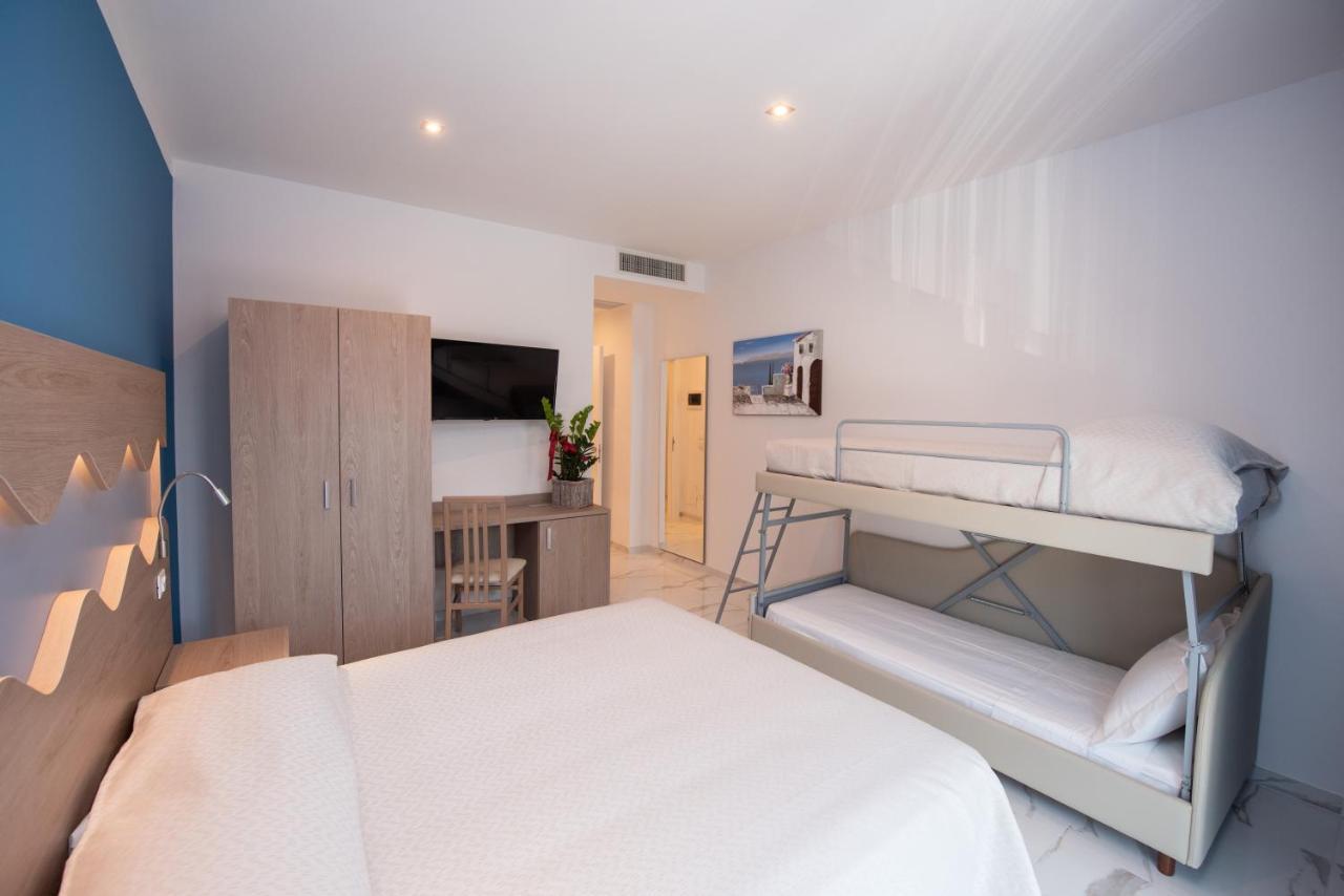 Quadruple Room Private Bathroom