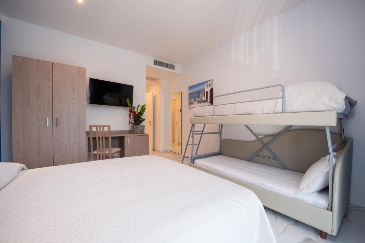 Quadruple Room Private Bathroom