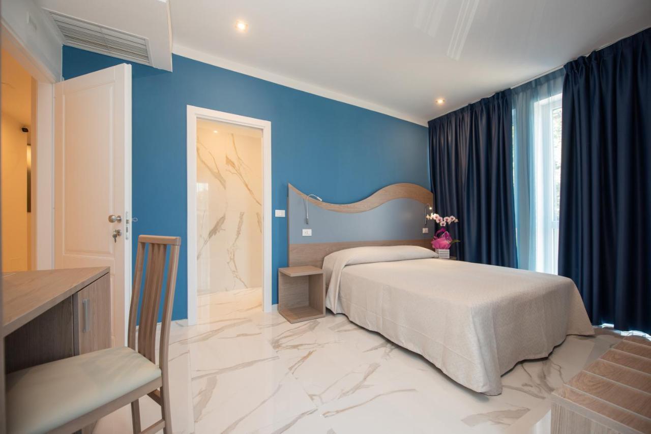 Double or Twin Room Private Bathroom