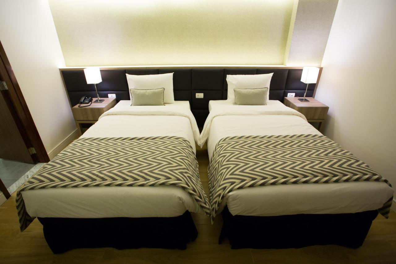 Quarto Twin Standard