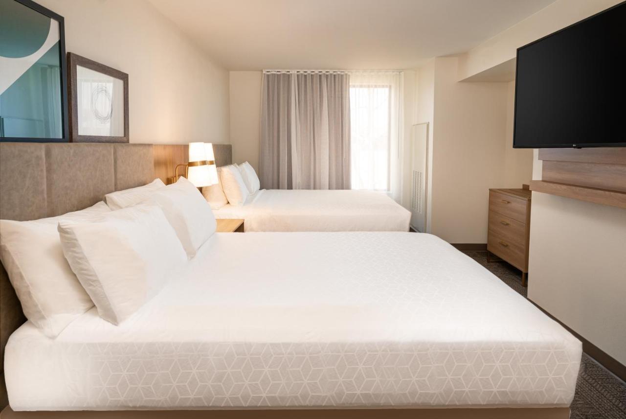 One-Bedroom Queen Suite,1144805726:JPEG