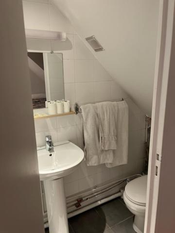 Vierbettzimmer mit Bad