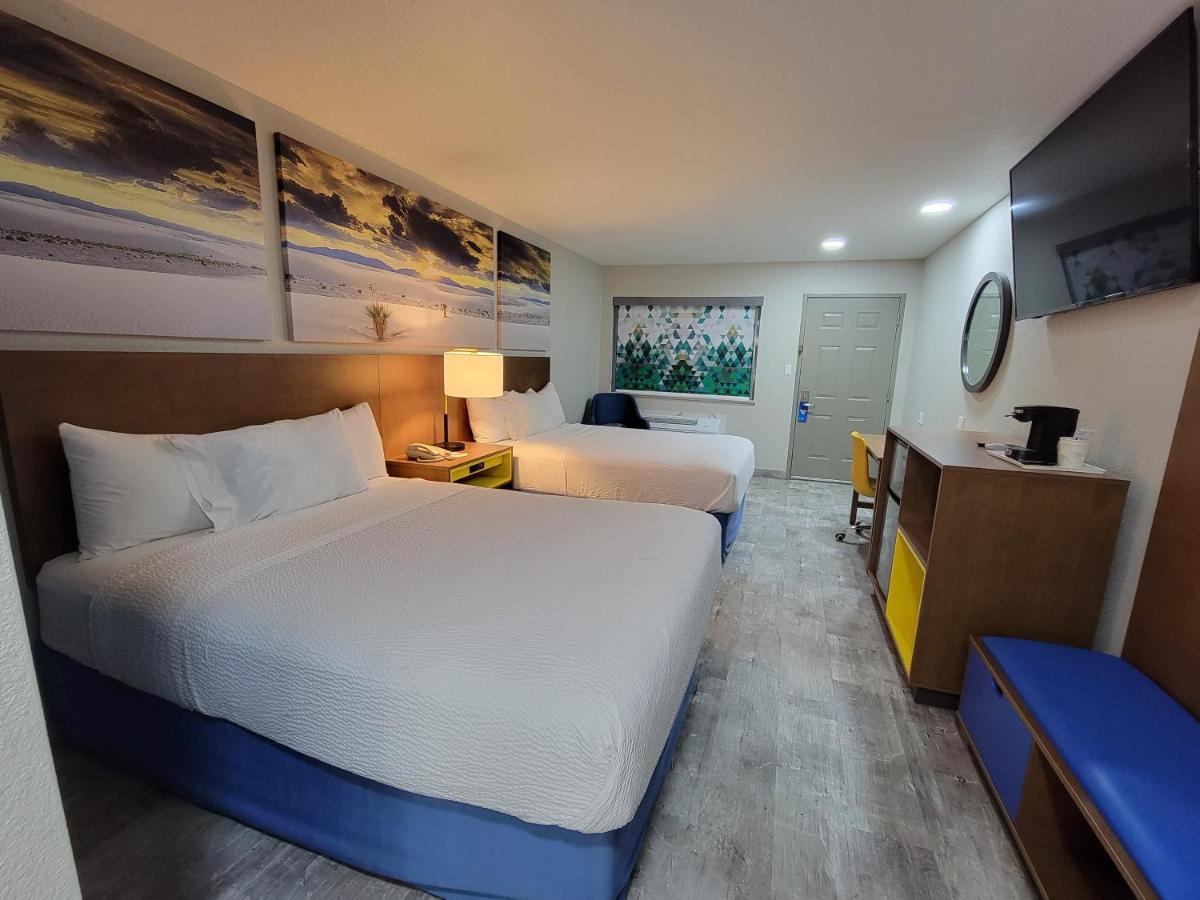 Queen Room with Two Queen Beds - Non-Smoking