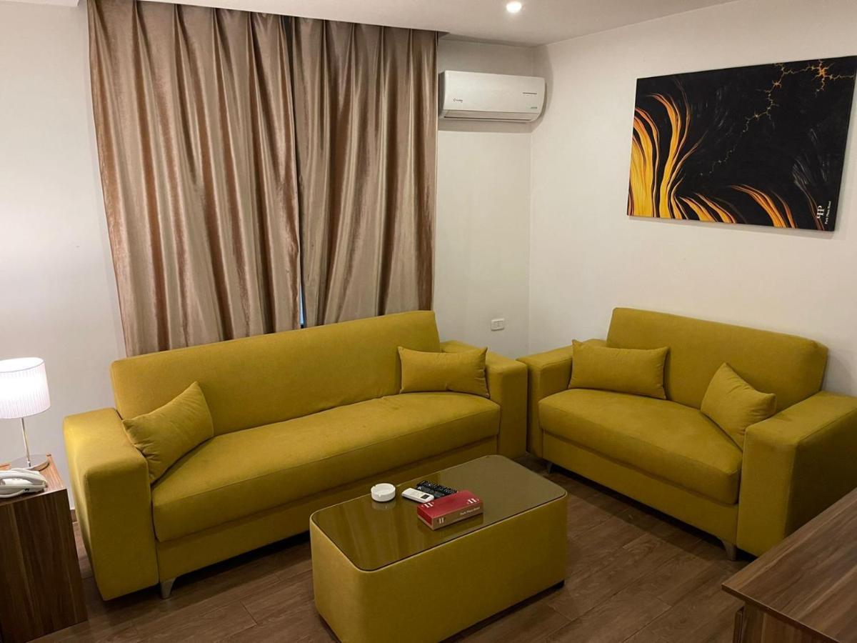 Deluxe Double Room (2 Adults + 1 Child)