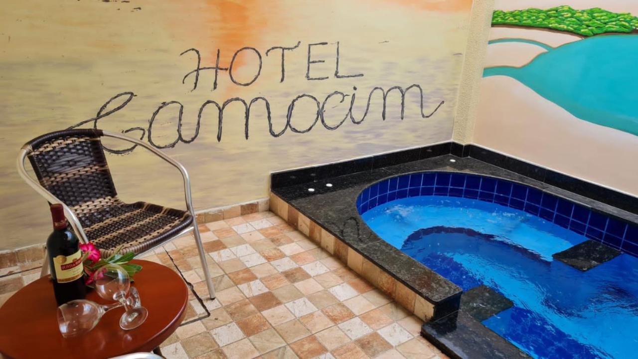 Suíte com Piscina Privativa