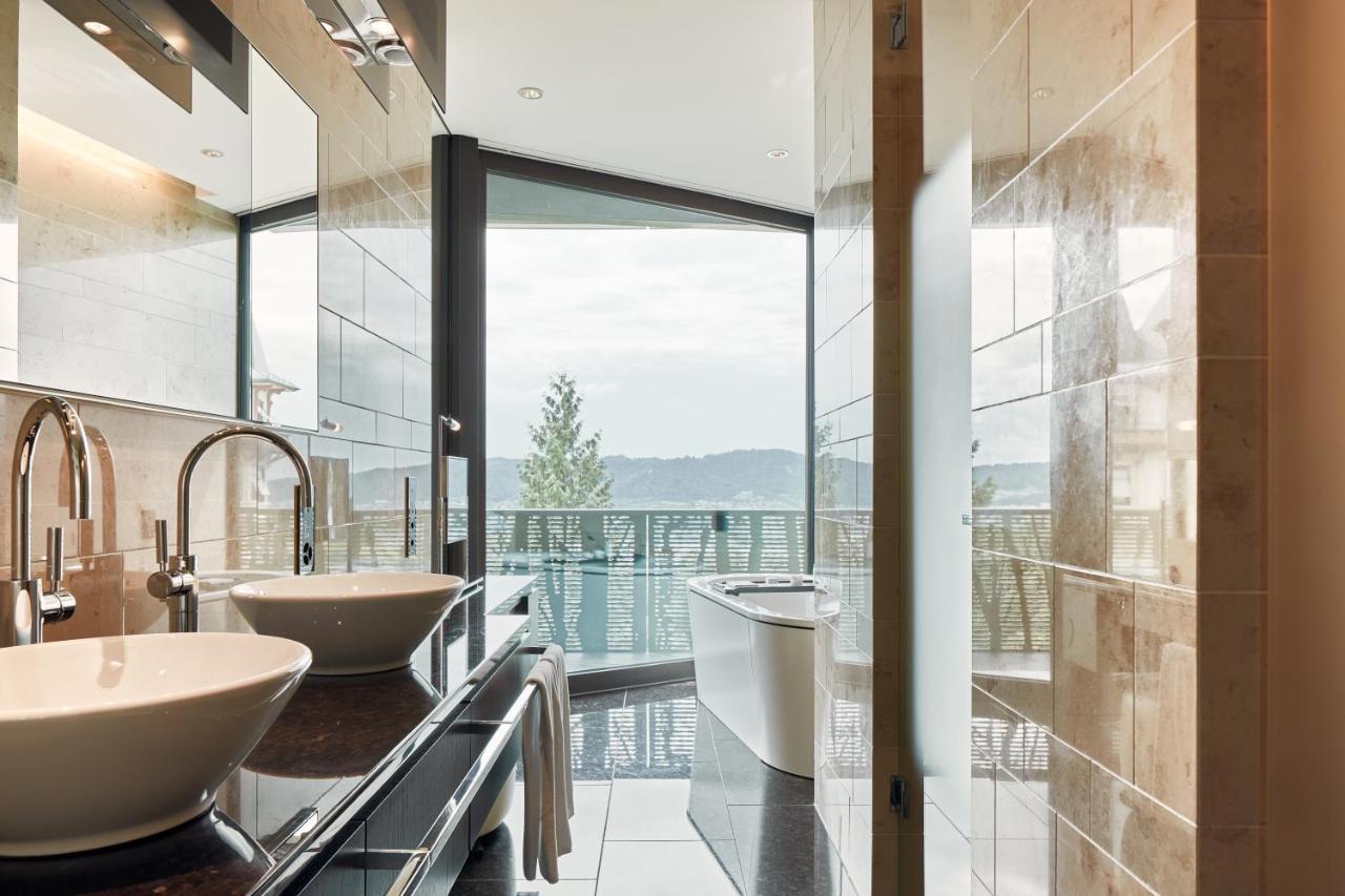 Suite Júnior Deluxe com Varanda e Vista Lago