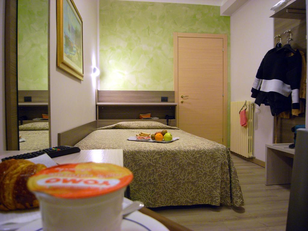 Single Room with Shared Toilet