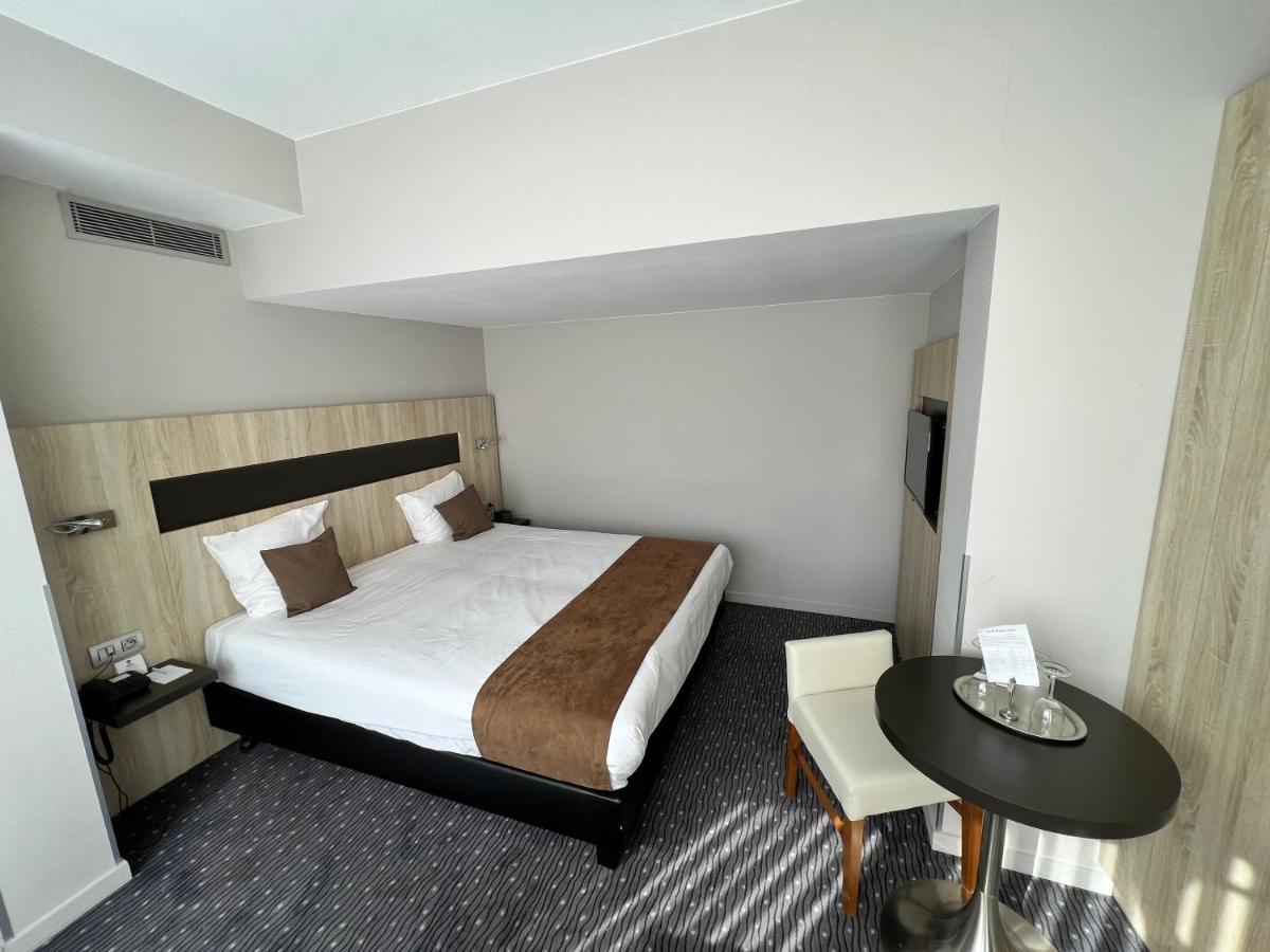 Standard Queen Room
