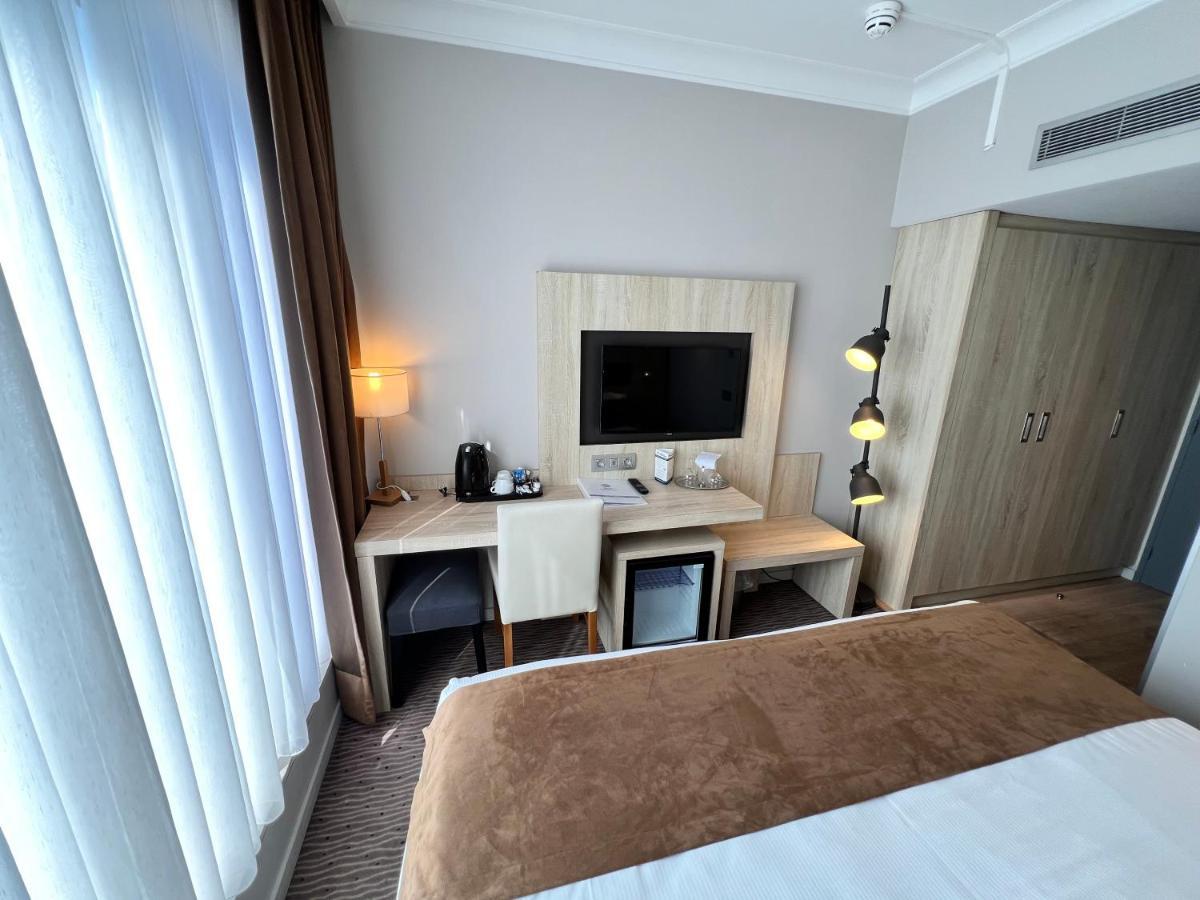 Standard Queen Room