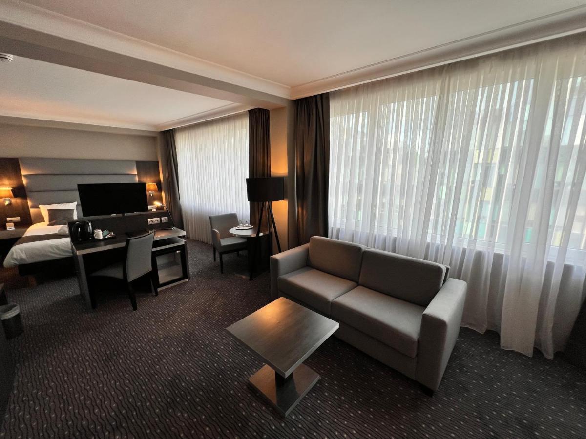 Executive Queen Room