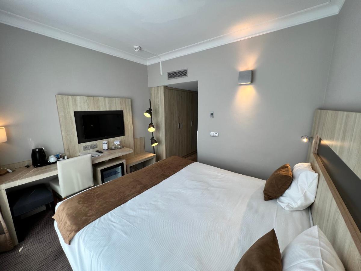 Standard Queen Room