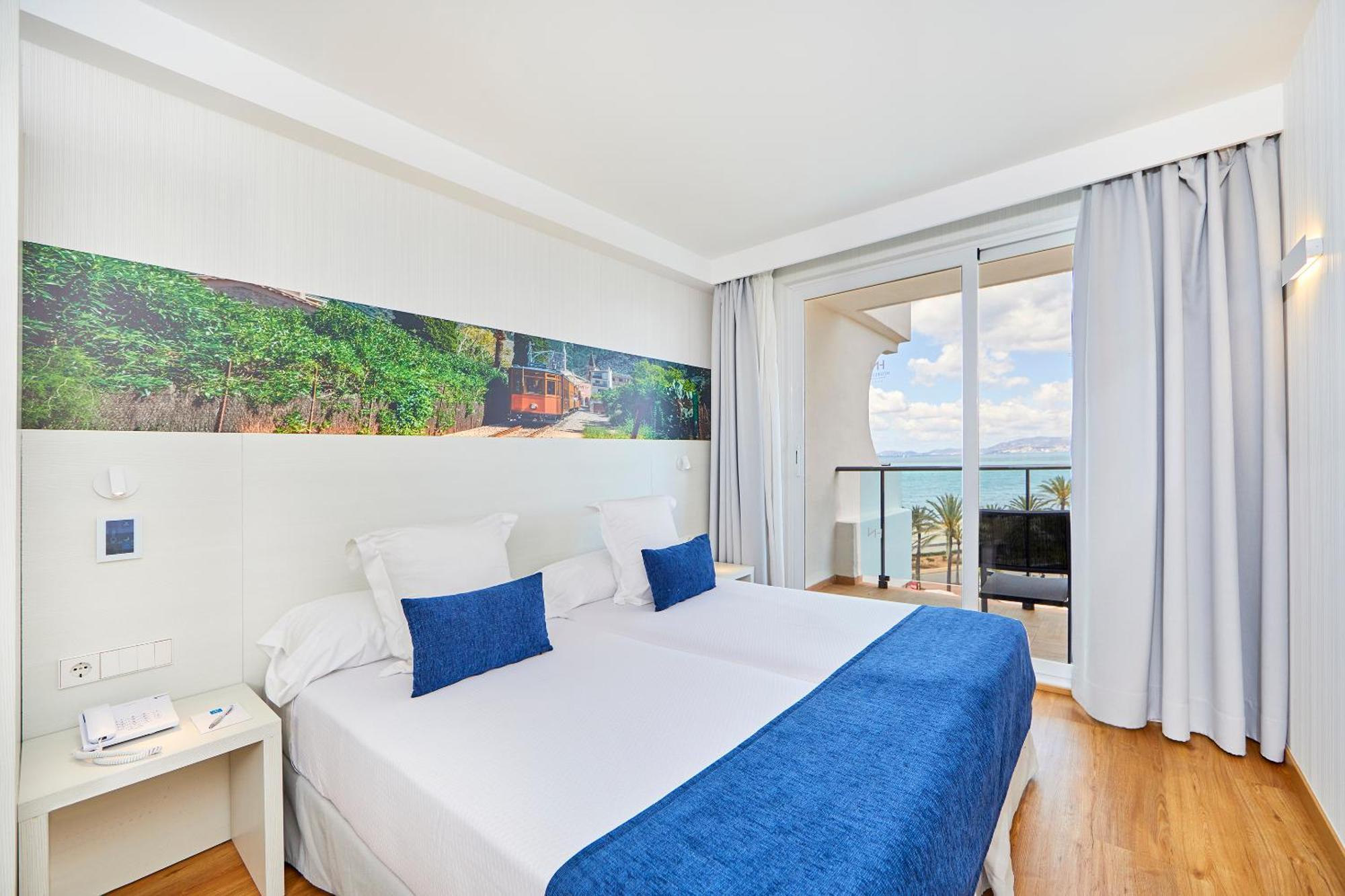 Double or Twin Room Lateral Sea View