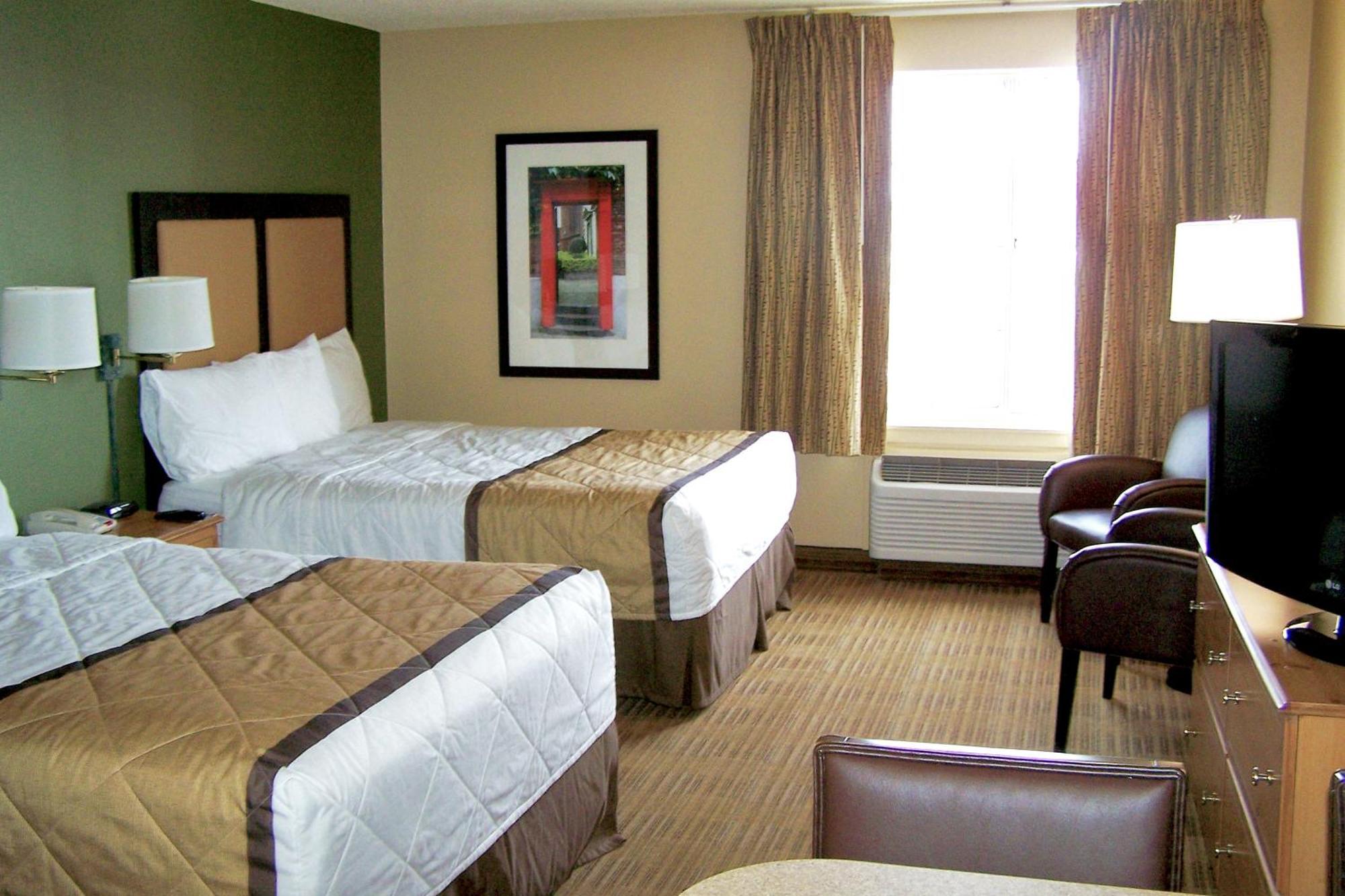 2 Queen Beds | Non-Smoking, Kitchen