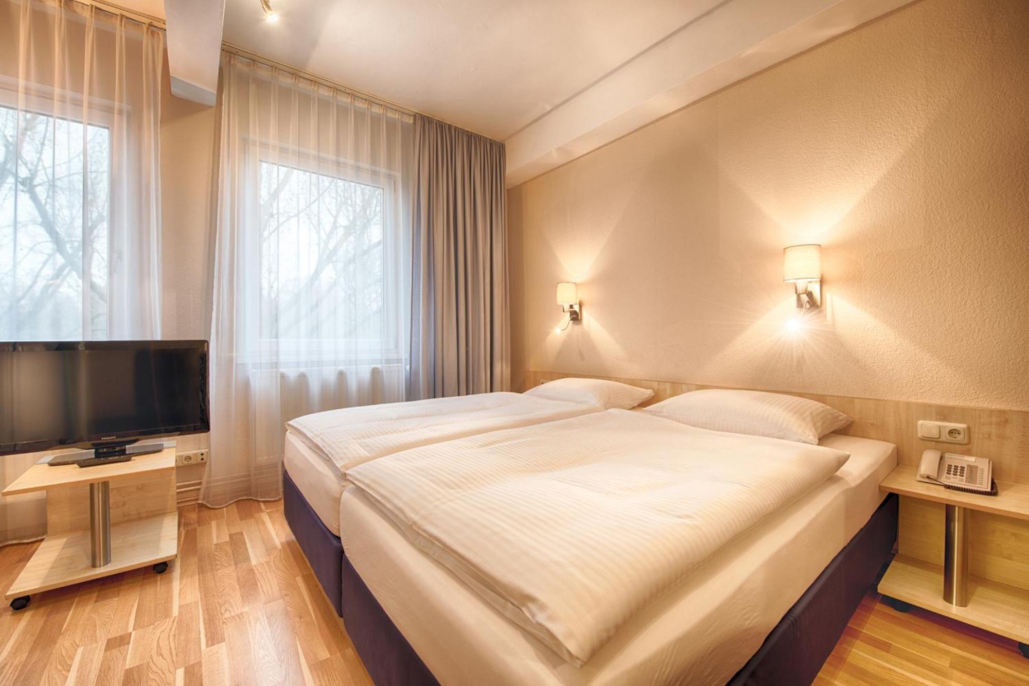 Large Double or Twin Room,1612956432:JPEG