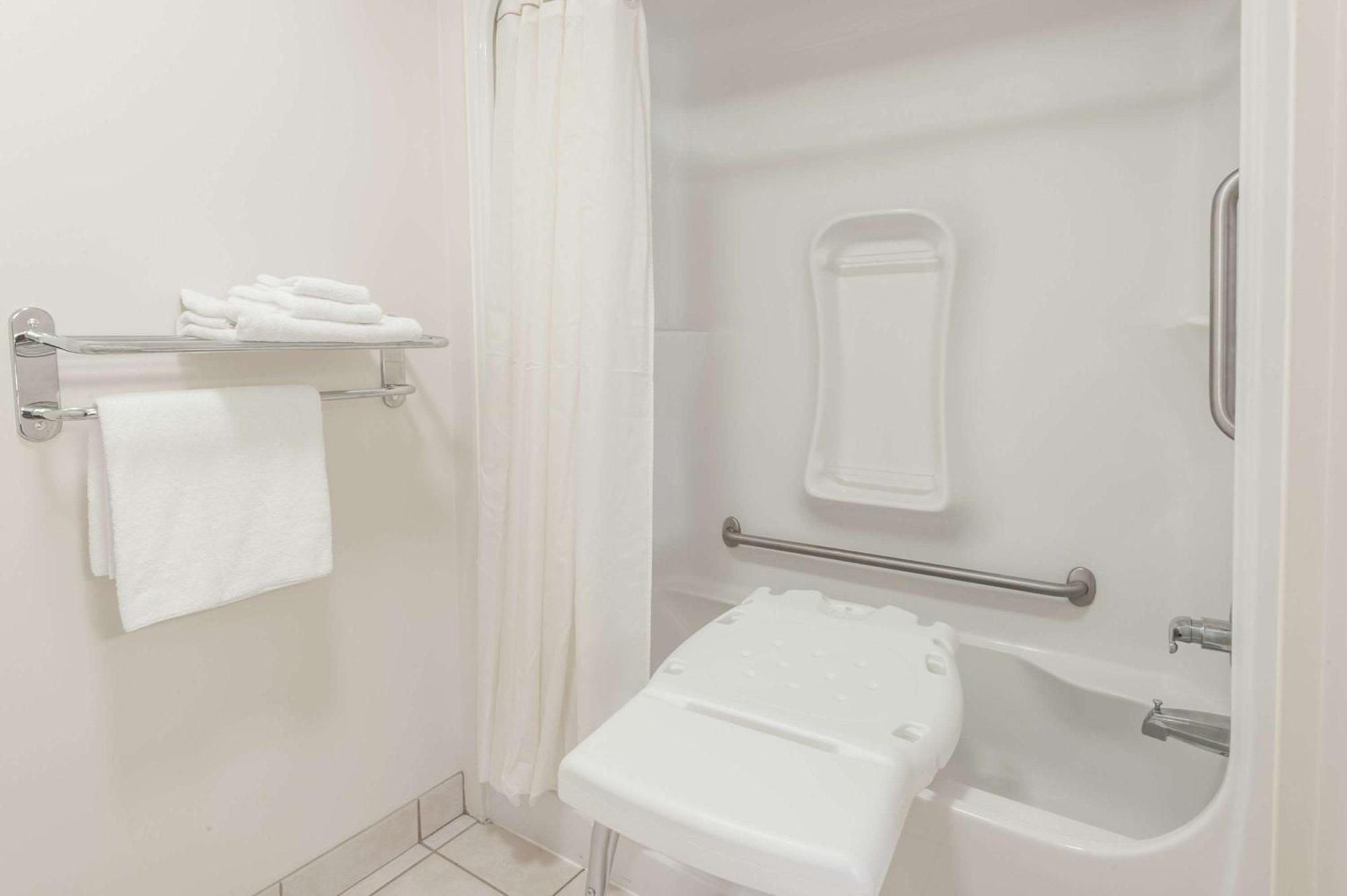 King Room - Disability Access - Non-Smoking,112729716:JPEG