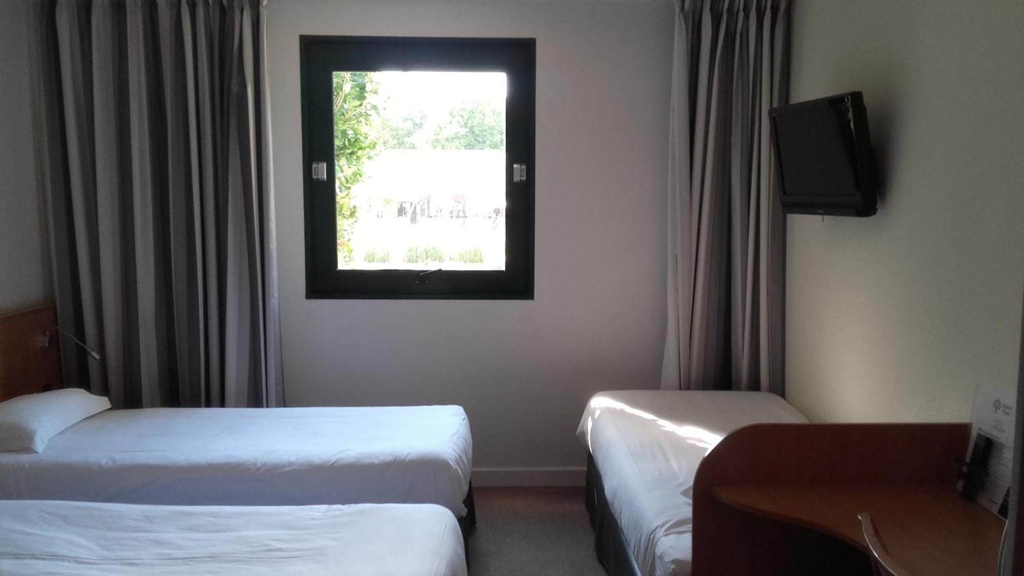 Triple Room 3 single Beds