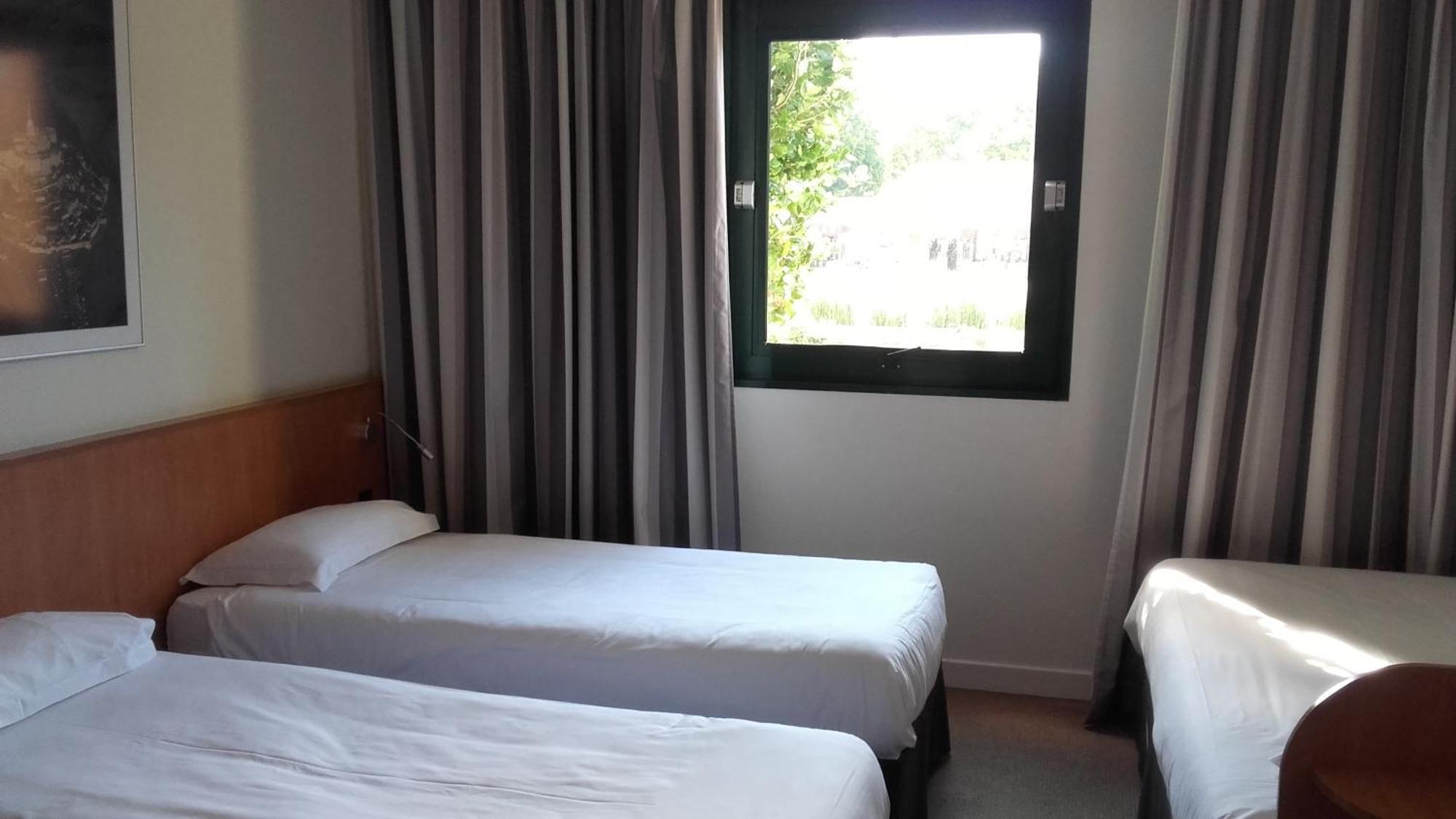 Triple Room 3 single Beds