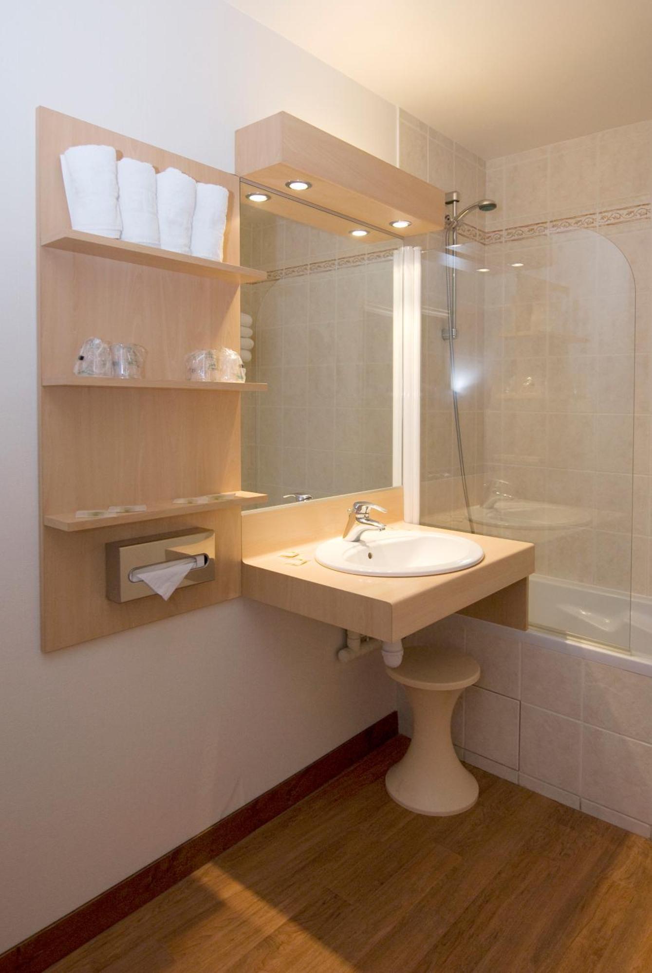 Quadruple Room Bath