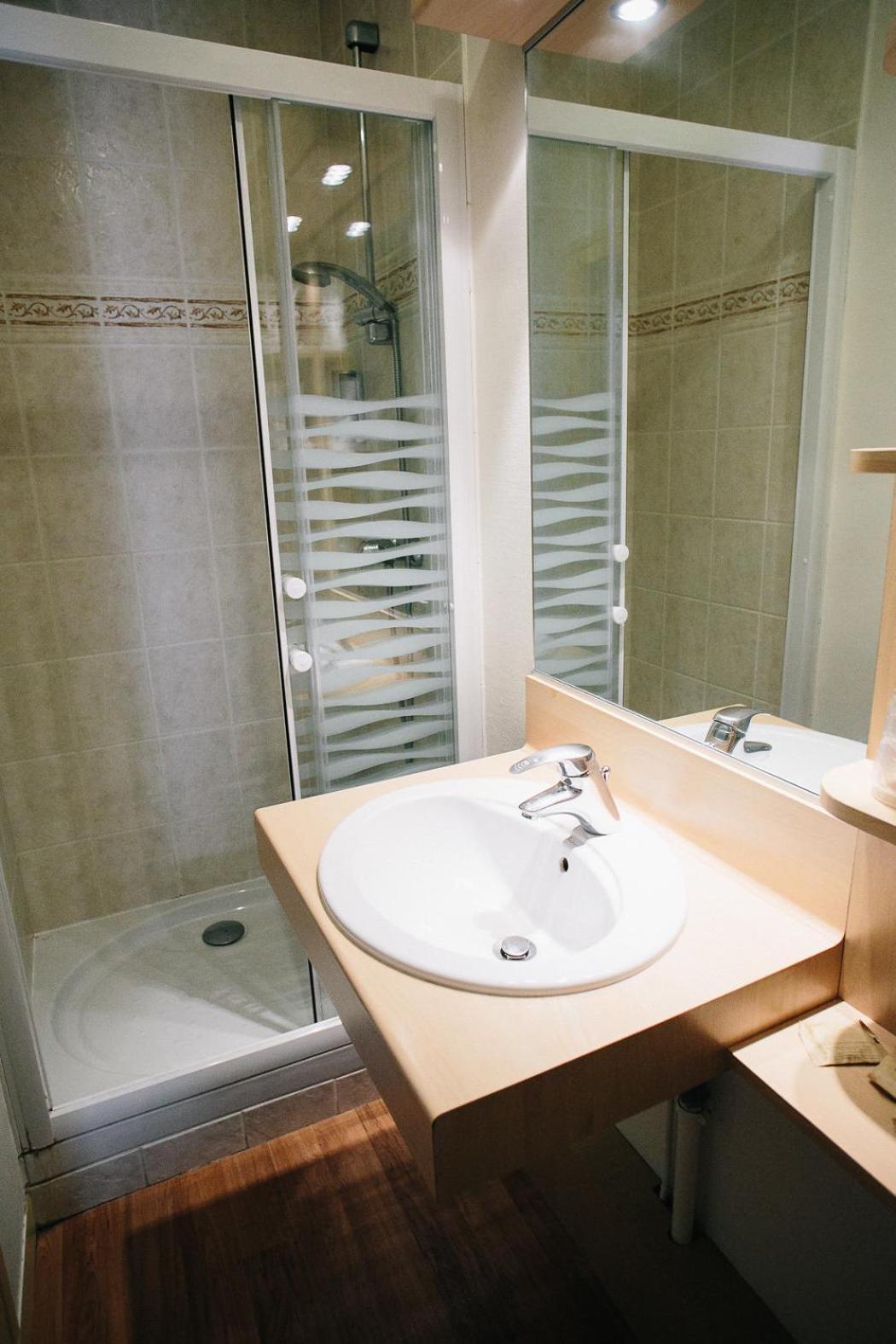 Quadruple Room Shower