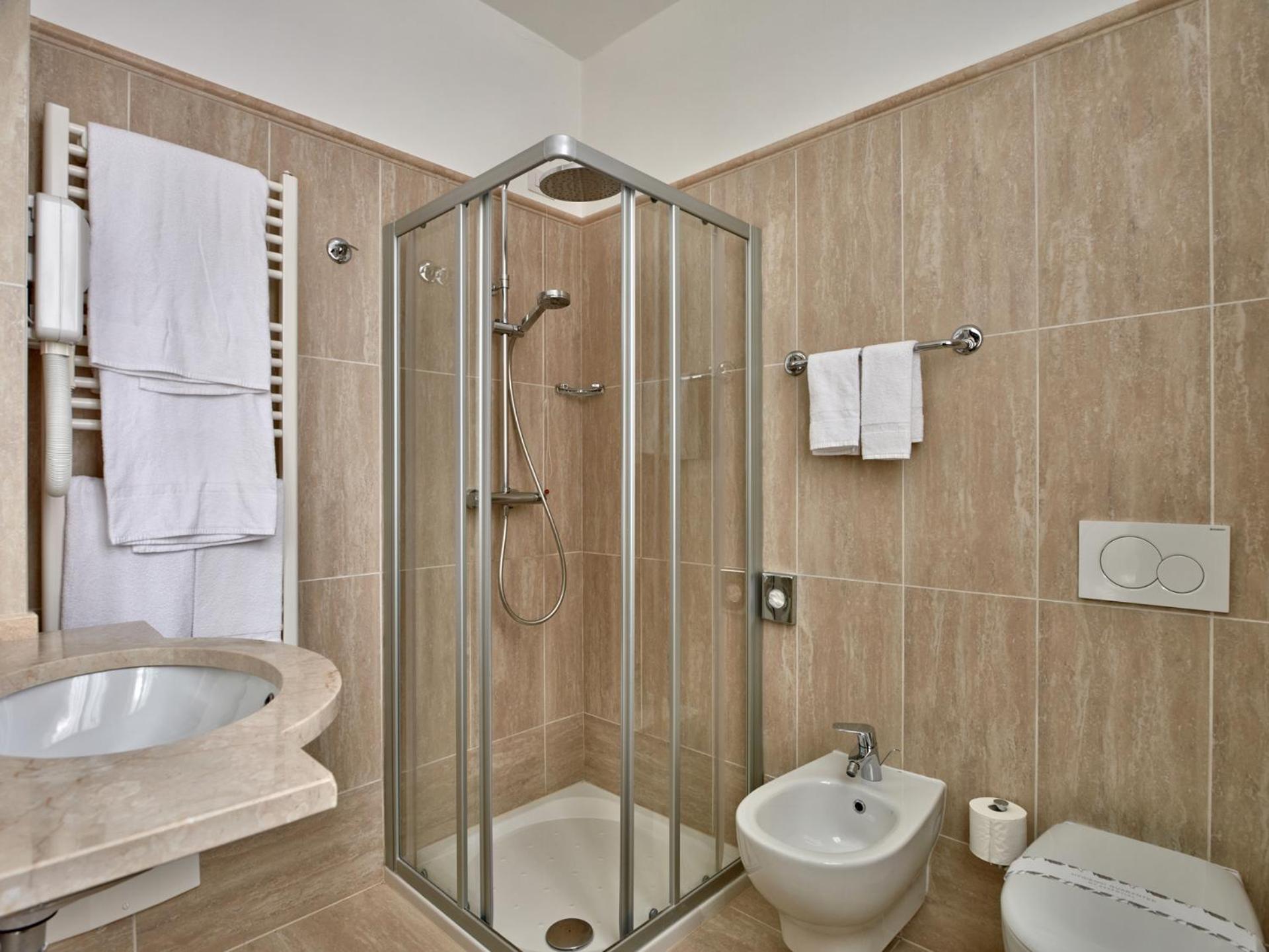Single Room,785929173:JPEG