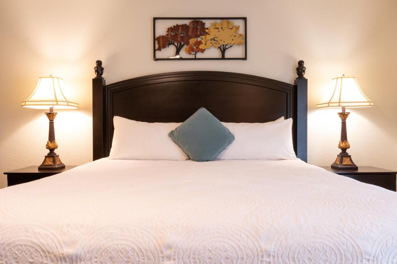 Two-Bedroom Suite,1589160629:JPEG