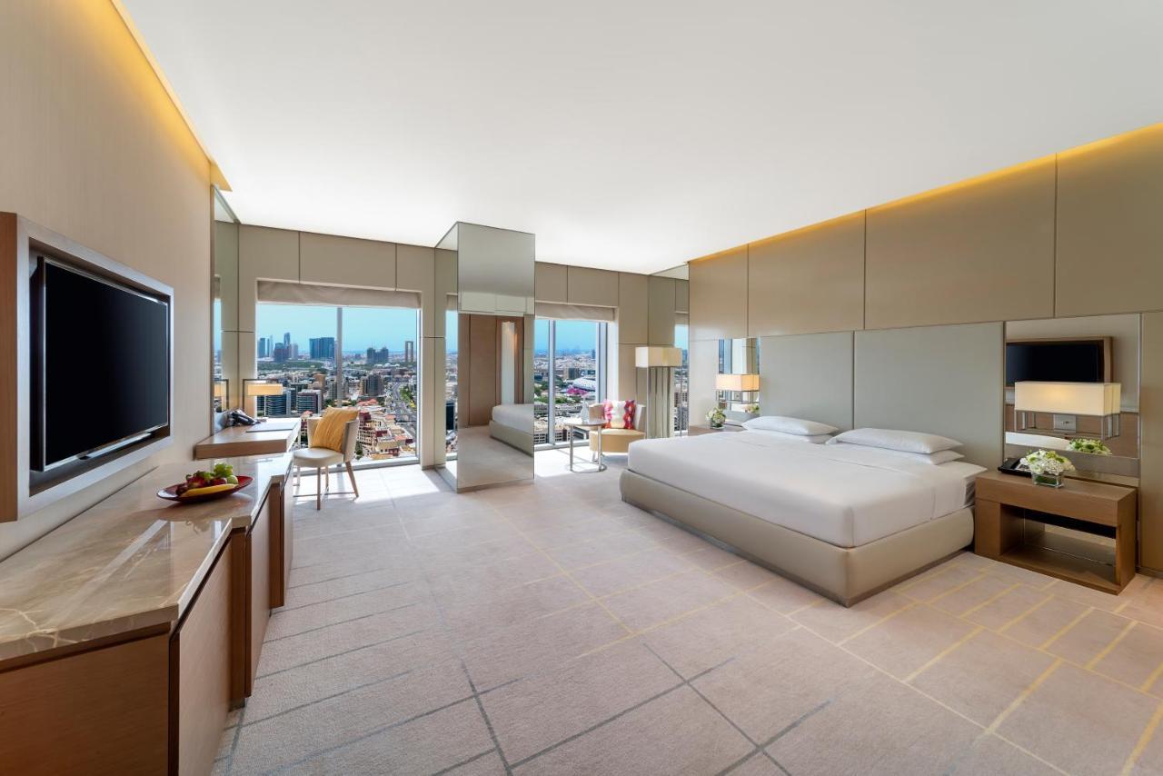 Deluxe King Room - Club Access,698585706:JPEG
