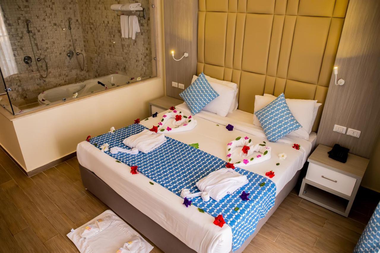 Deluxe Jacuzzi Room