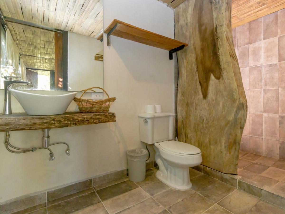 Queen Room with Garden and Jungle View,1553013412:JPEG