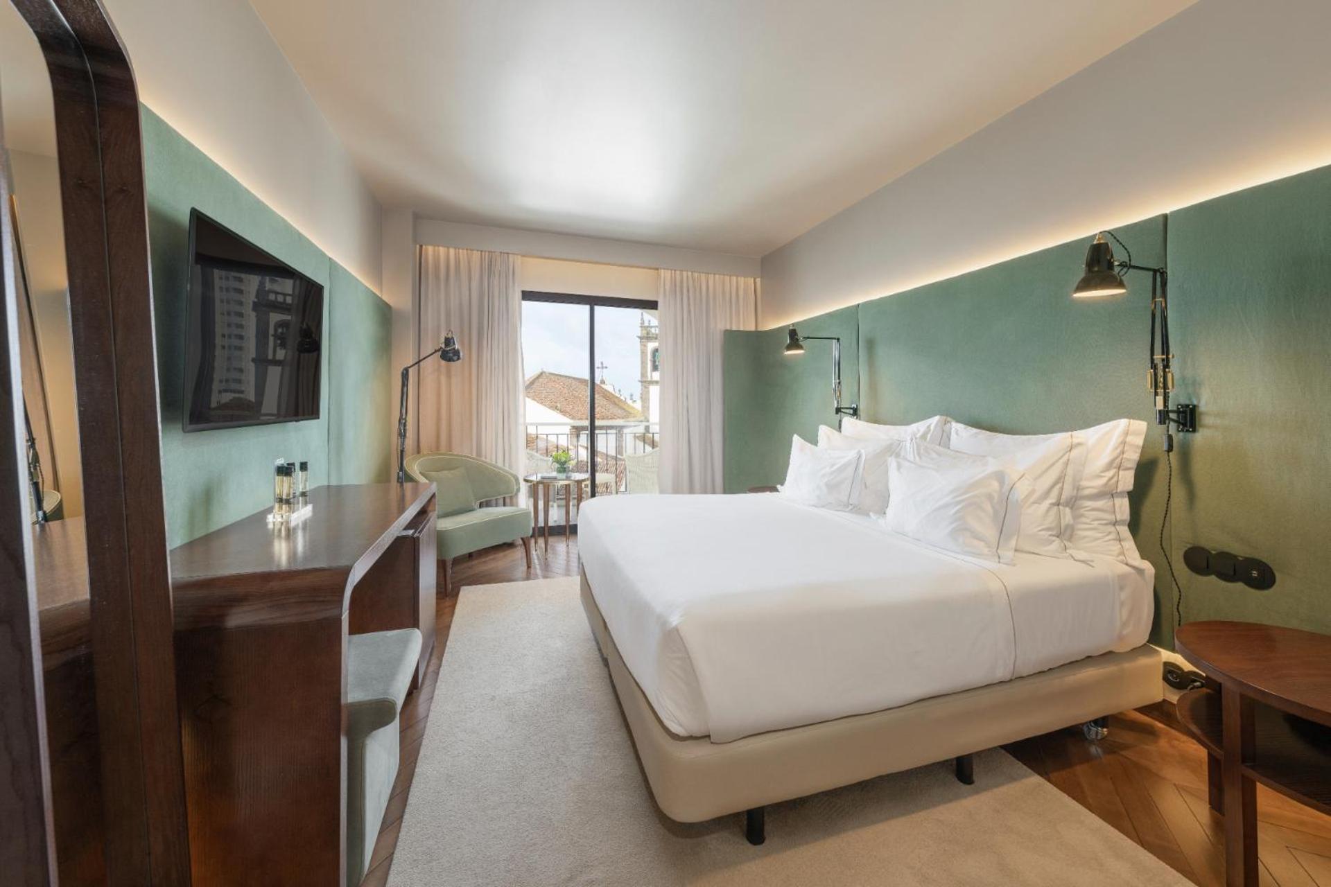 Kamer met 1 Groot Bed of 2 Aparte Bedden en Uitzicht op de Stad
