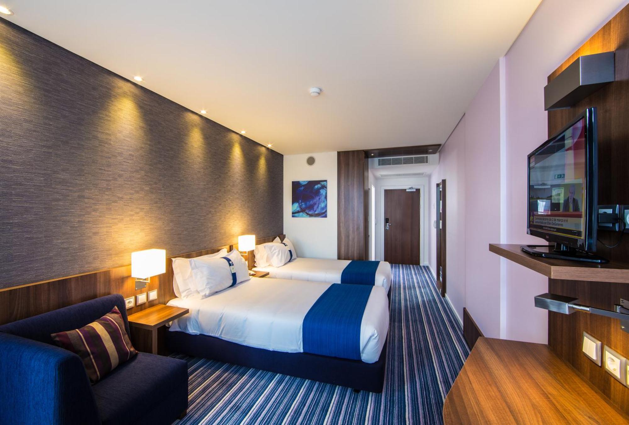 Quarto Standard com 2 Camas de Solteiro - Café da Manhã Gratuito