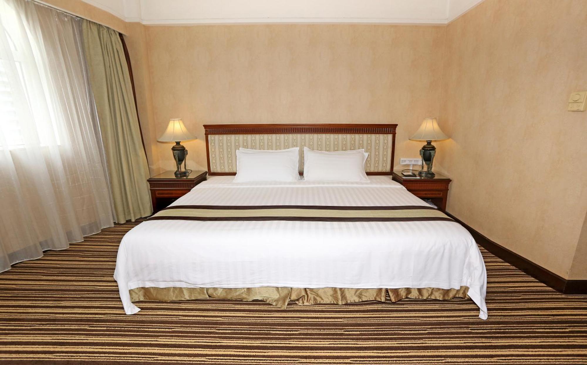 Deluxe Suite,1277591140:JPEG