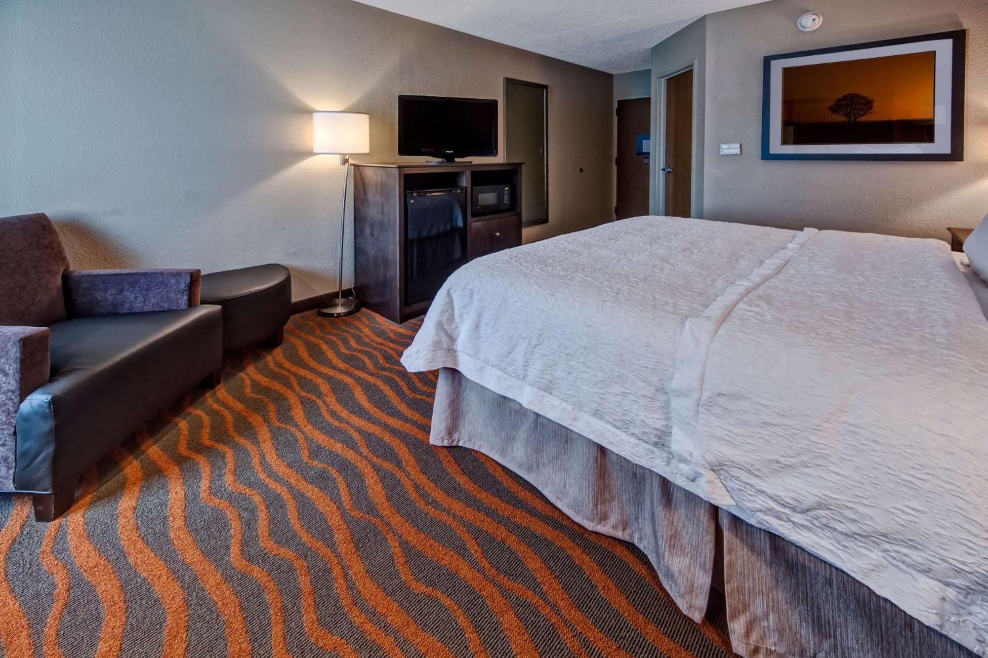 King Room with King Bed - Non-Smoking