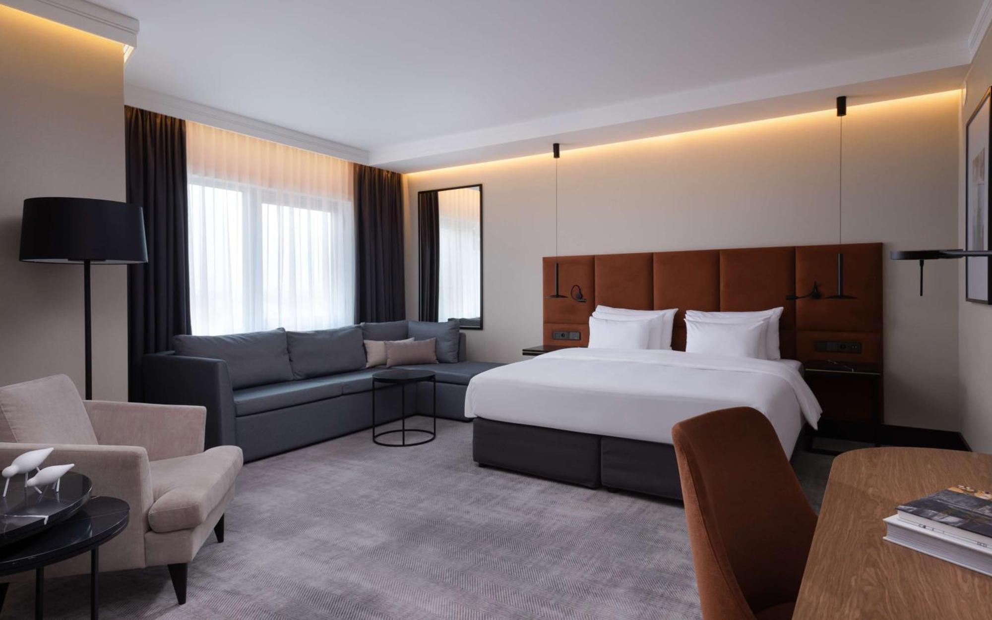 Junior Suite with Lounge Access