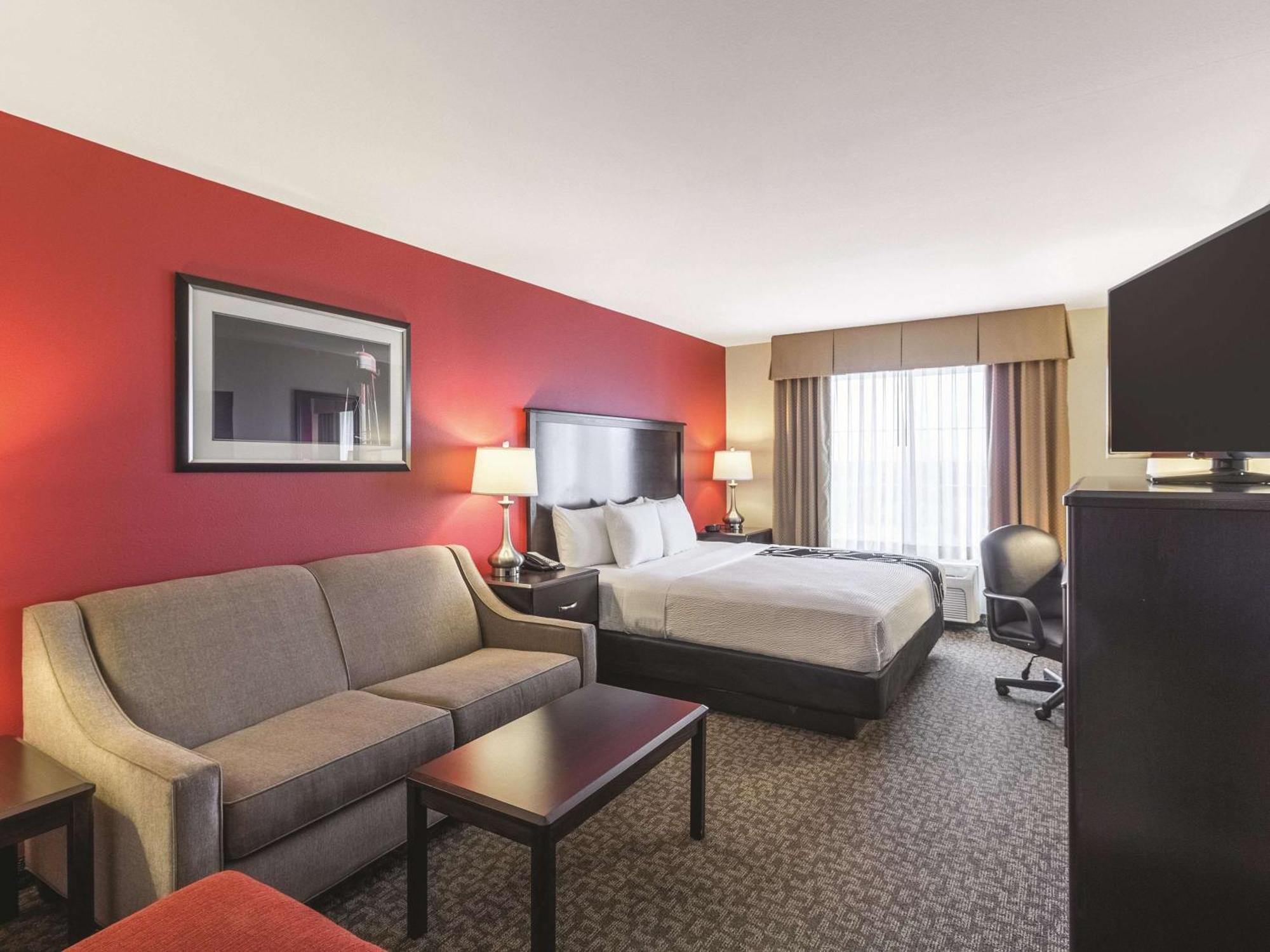 Deluxe King Room - Non-Smoking,1499766982:JPEG