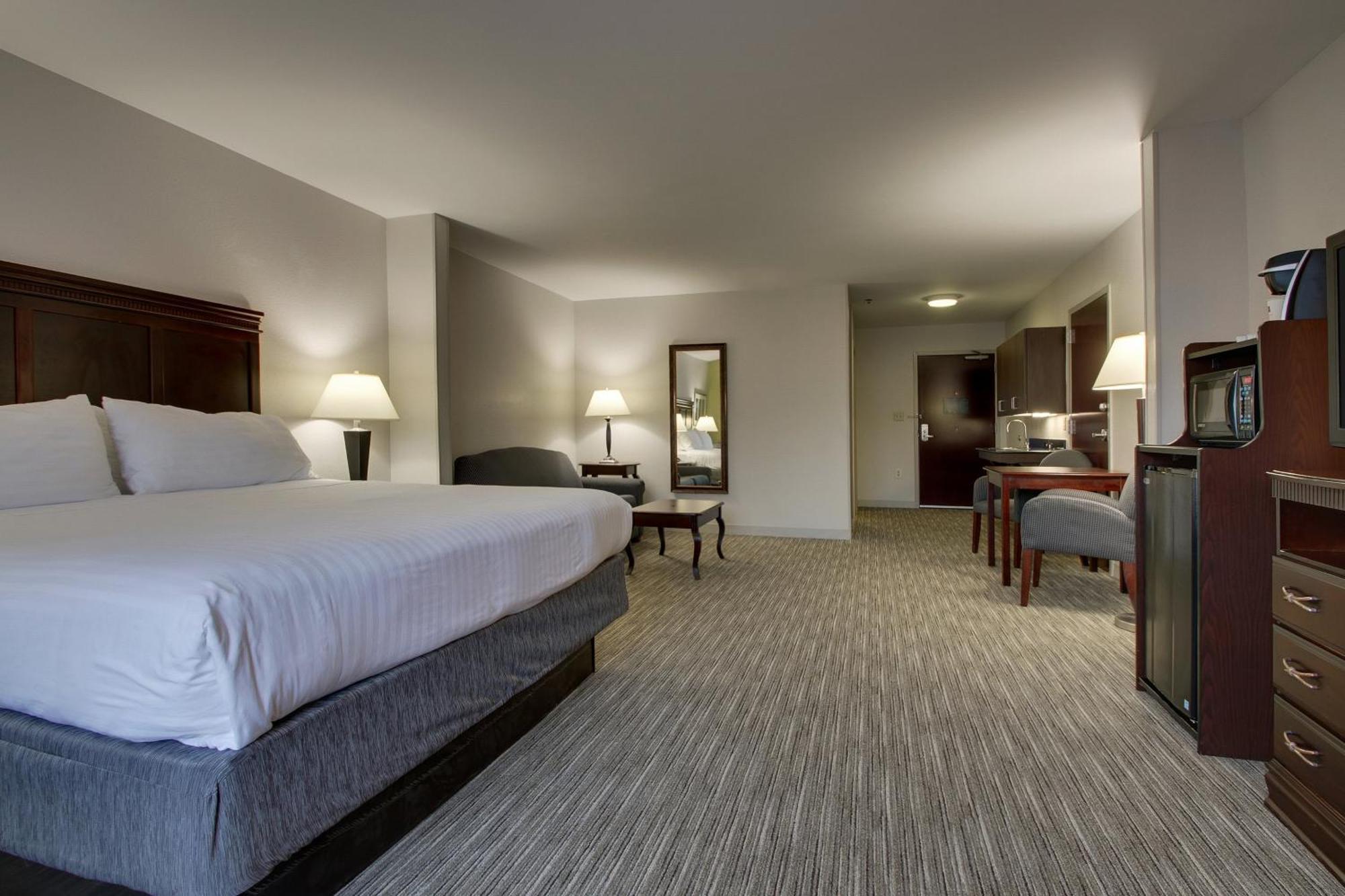 King Room with Mobility Accessible Roll-In Shower - Non-Smoking