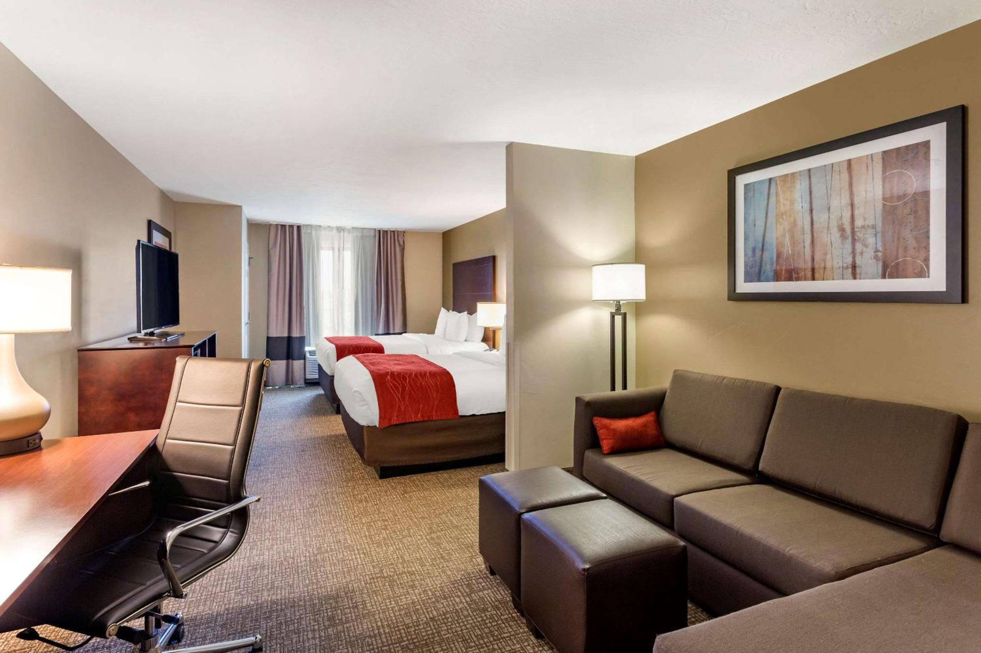 Queen Suite with Two Queen Beds - Accessible/Non-Smoking,1284605191:JPEG