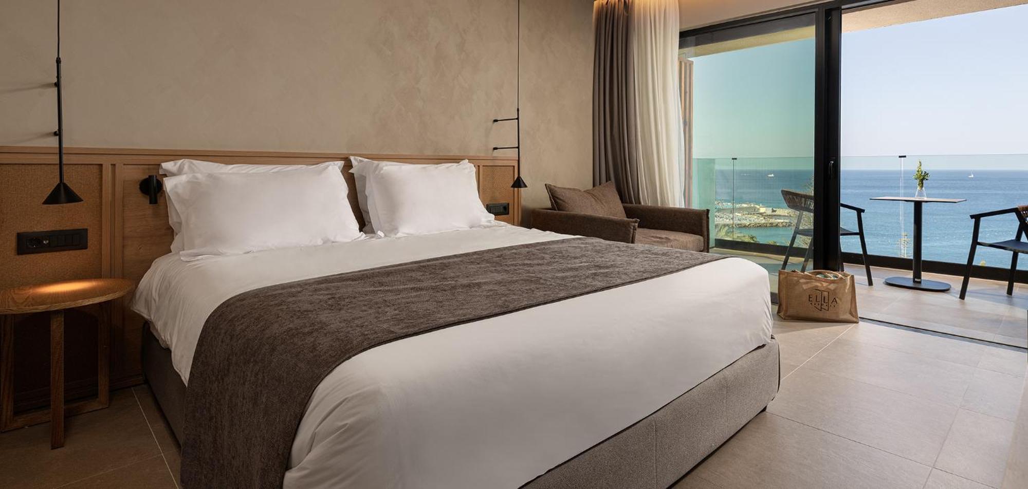 Deluxe Room with Sea View