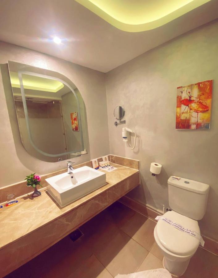 Deluxe Pool View Room