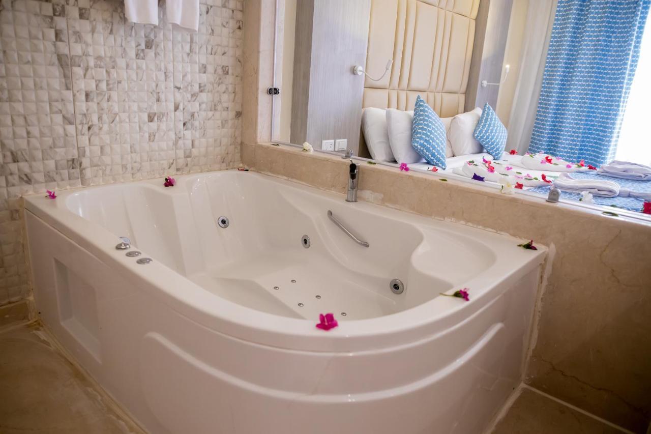 Deluxe Jacuzzi Room