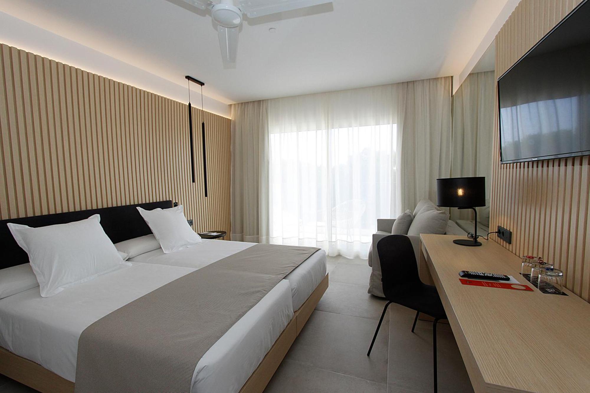 Chambre Triple (2 Adultes & 1 Enfant)
