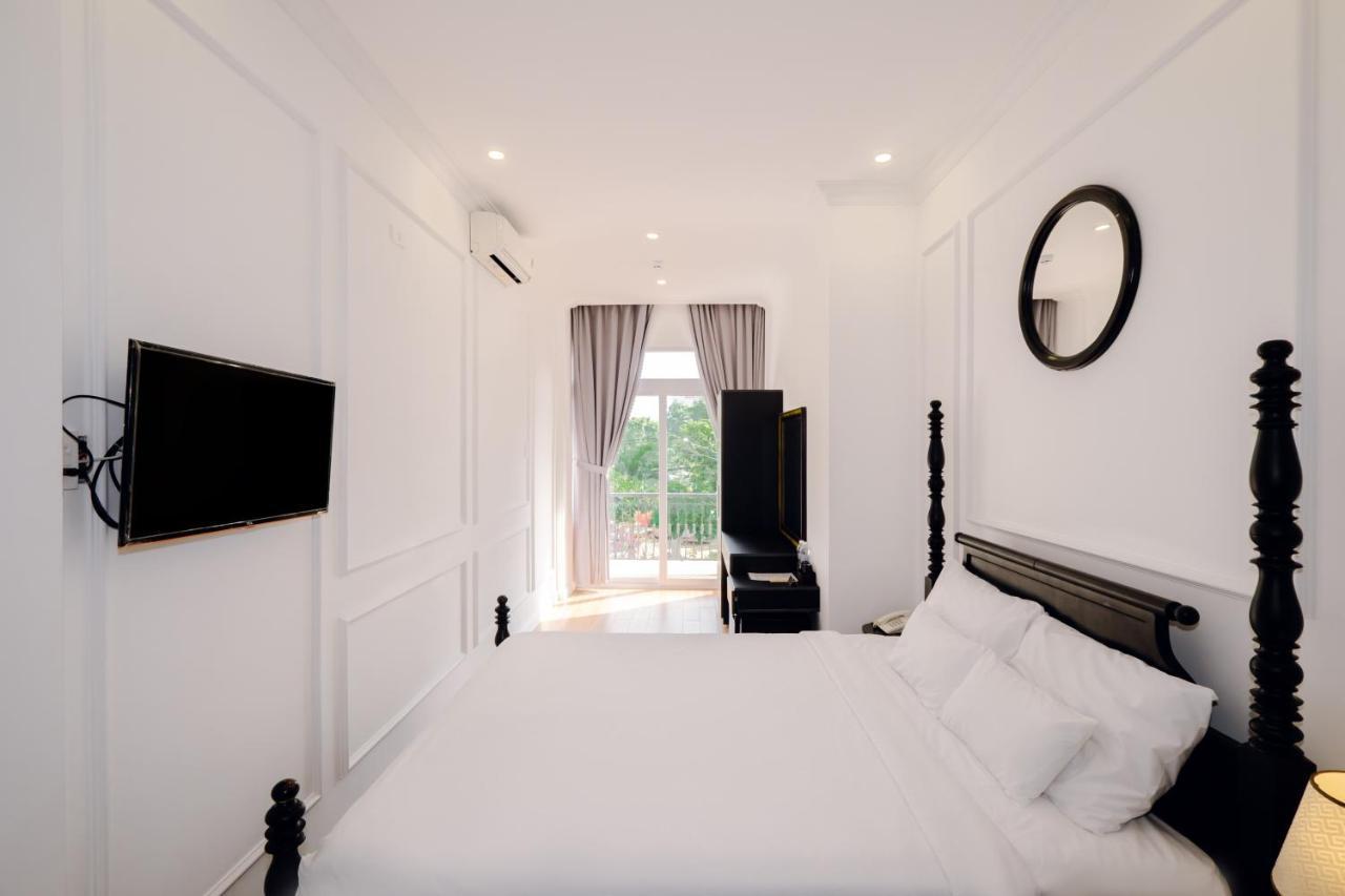 Deluxe Queen Room
