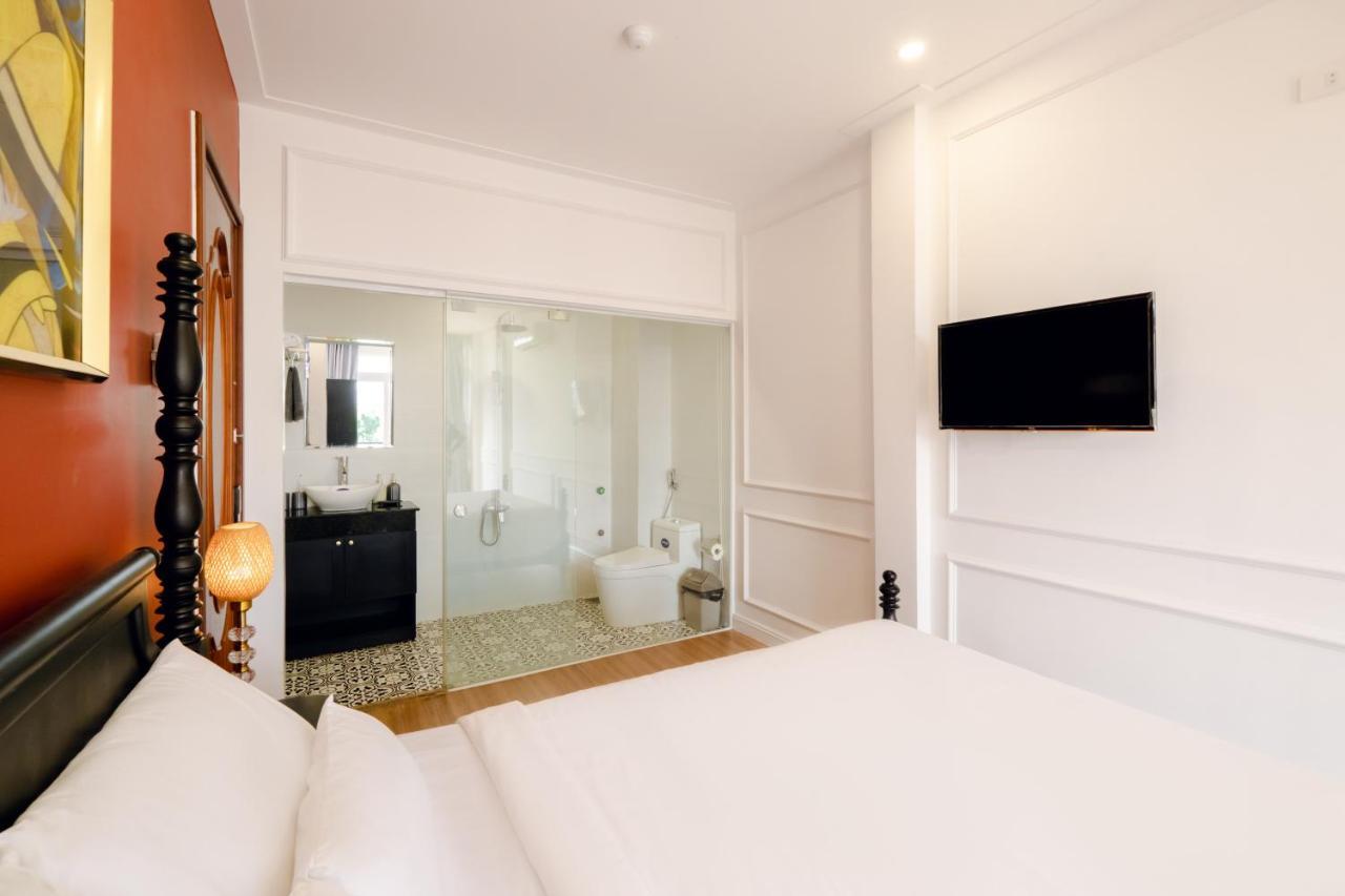 Deluxe Queen Room