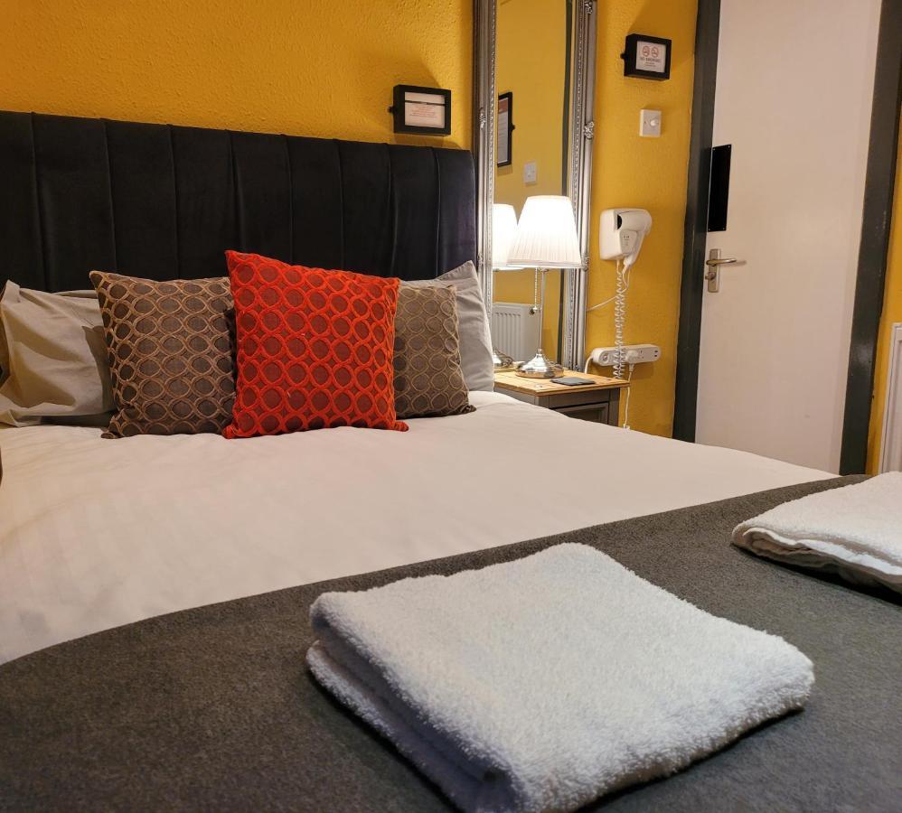 Small Double Room,1318577545:JPEG