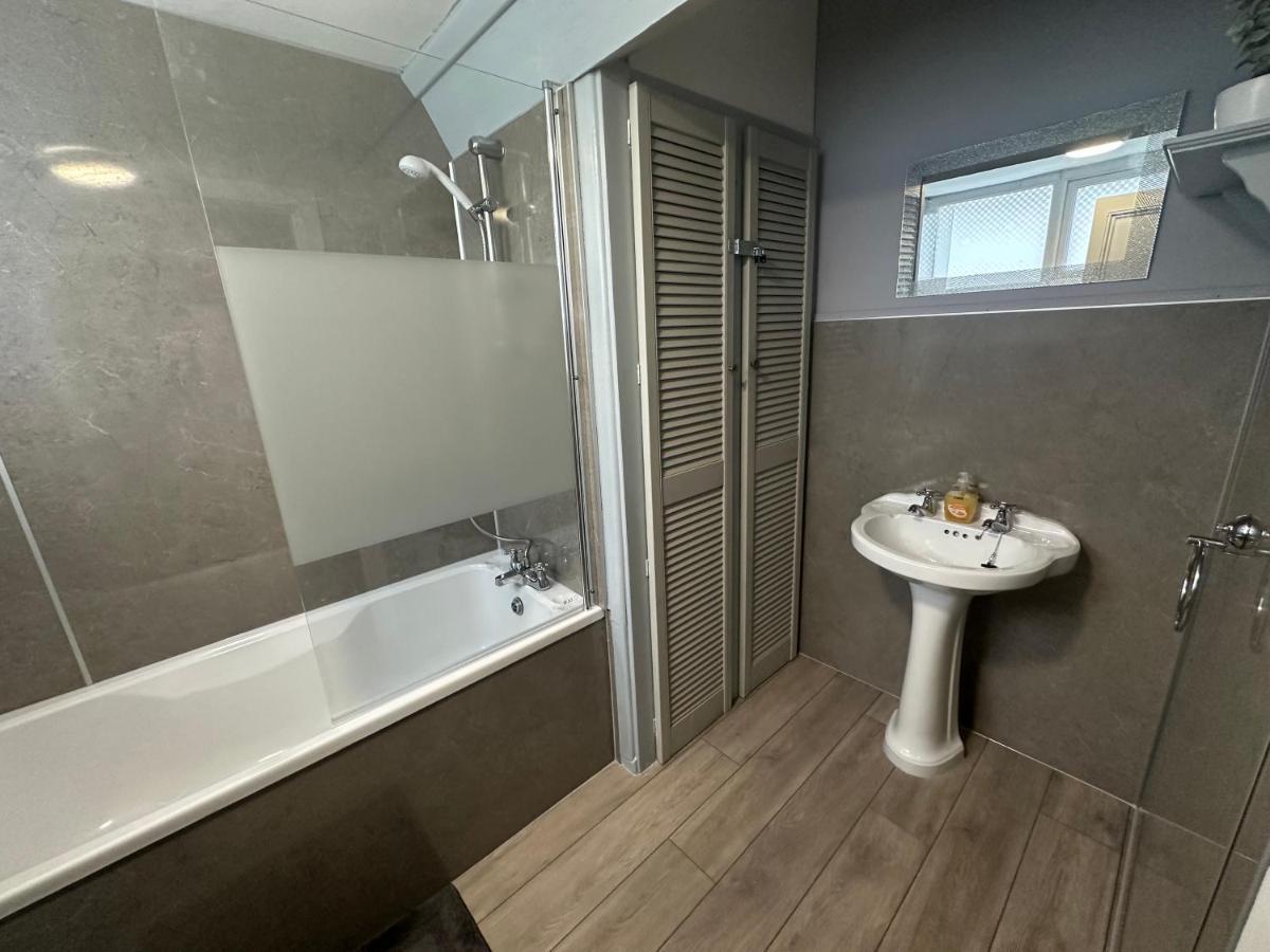 Double Room (Room 3)