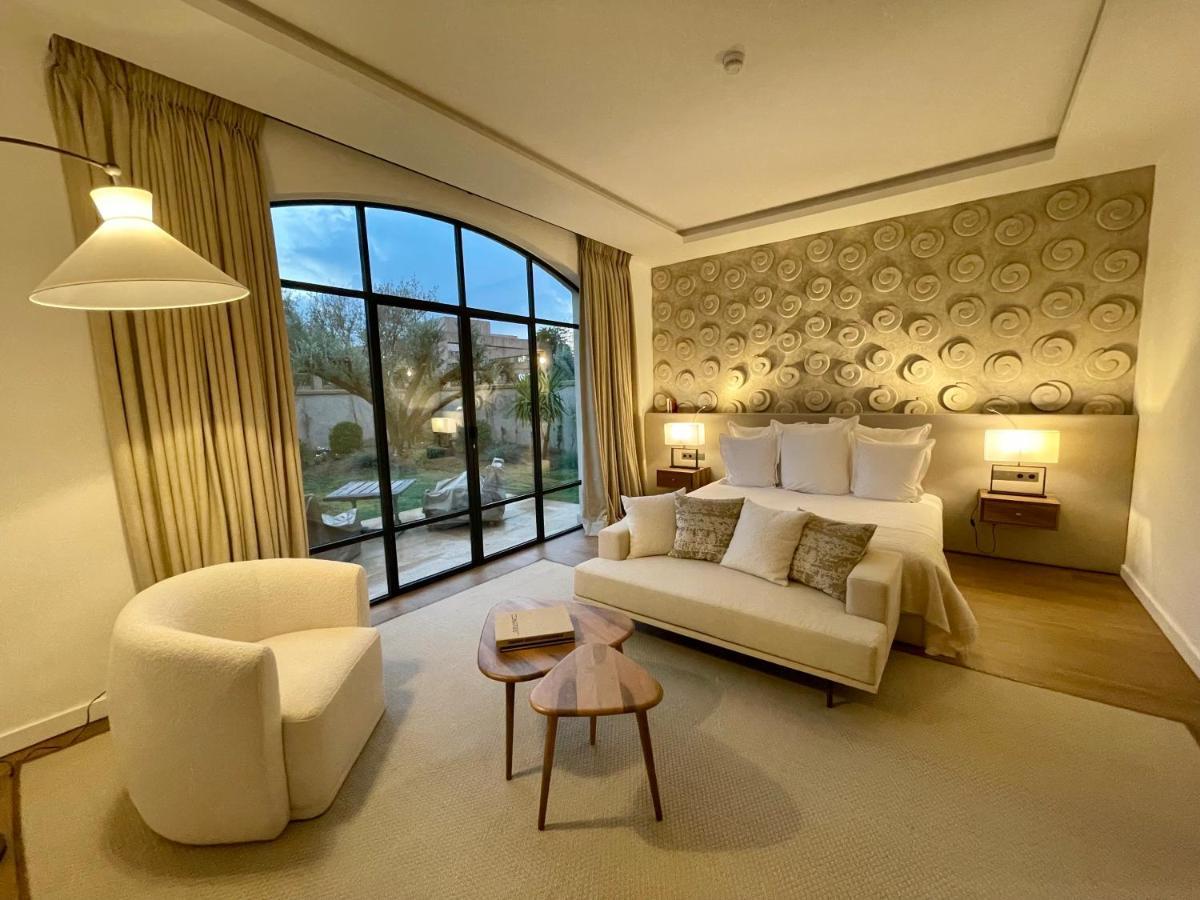 Deluxe Queen Suite